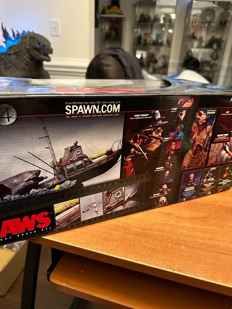 2001 McFarlane Movie Maniacs Jaws Deluxe Boxed Set New in 2001 McFarlane Movie Maniacs Jaws Deluxe Boxed Set New in