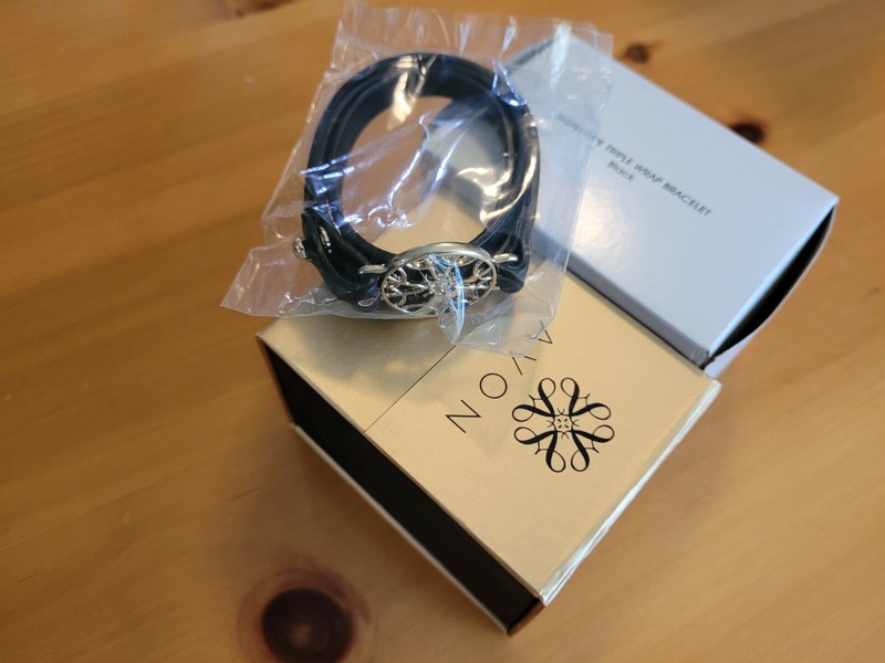 NEW IN BOX SEALED AVON 2014 SIGNATURE TRIPLE WRAP BRACELET BLACK GOLD MEDALLION