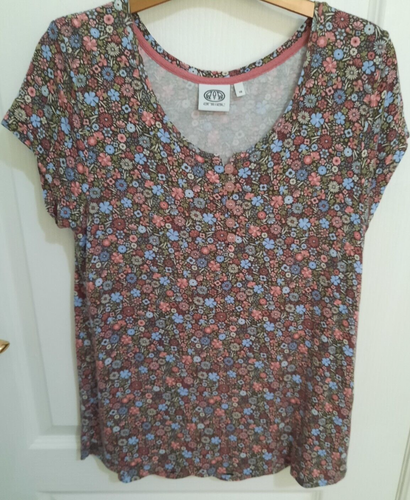 Ladies T shirt Genuine  Animal Item Pretty Flower Print & Button Details Size 10 - Afbeelding 1 van 9