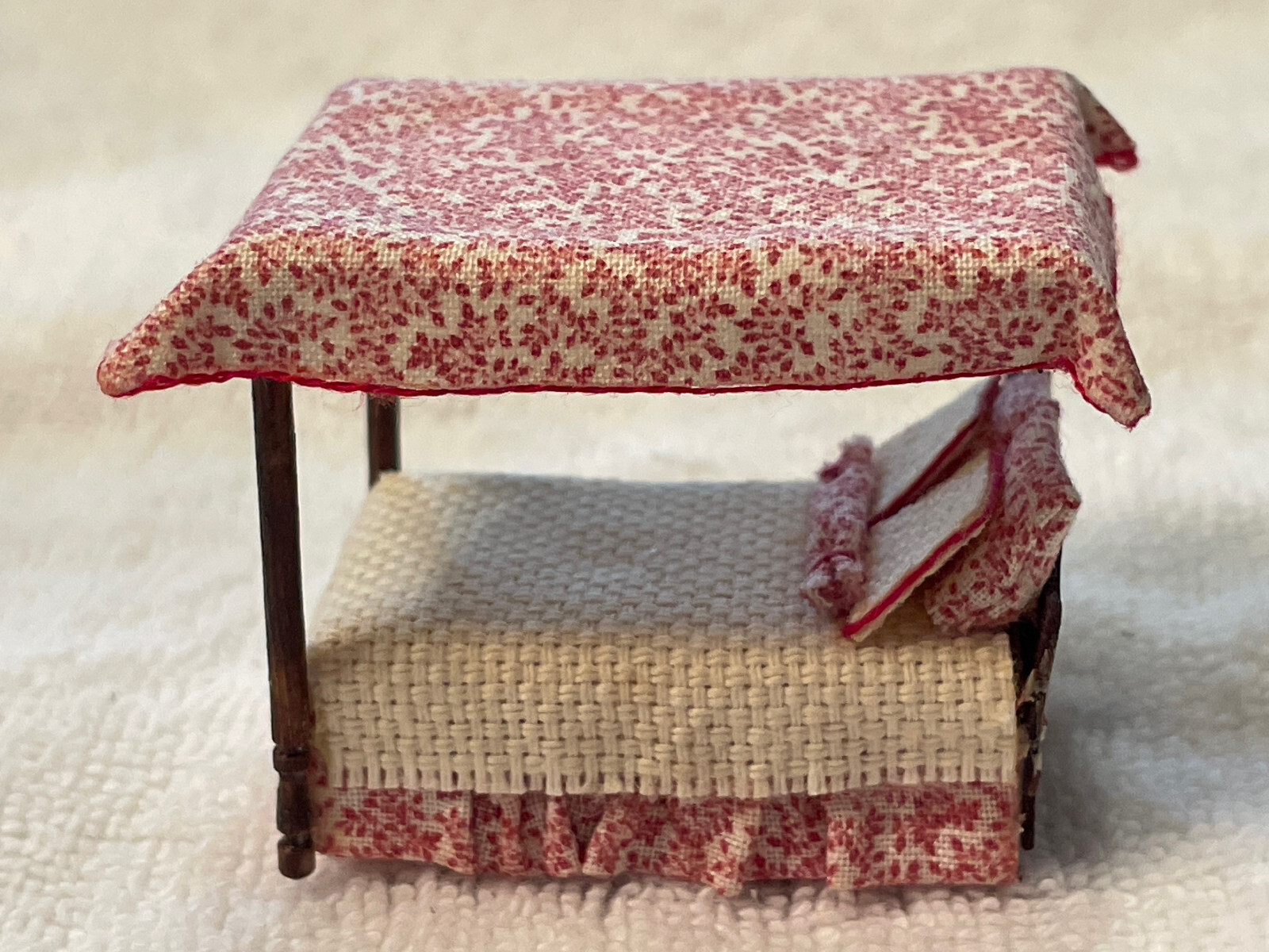 Bed New Red Fabric With Detail For Dollhouse