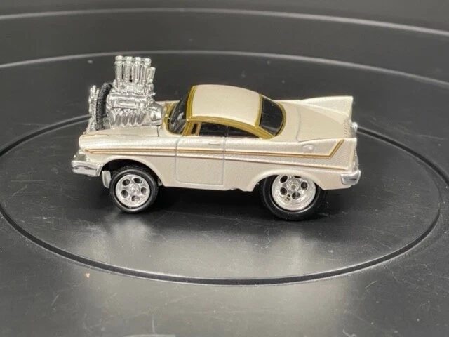 NHRA MUSCLE MACHINES TOONED HOT WHEELS AÑOS 60 PLYMOUTH BLANCO PERLA CON ZINGER DORADOS Foto 2 de 4