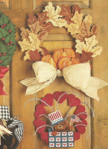 Plastic Canvas Patterns Santa Holly Fall Leaves Black Cat Hearts Roses Vtg N89 - Picture 6 of 7