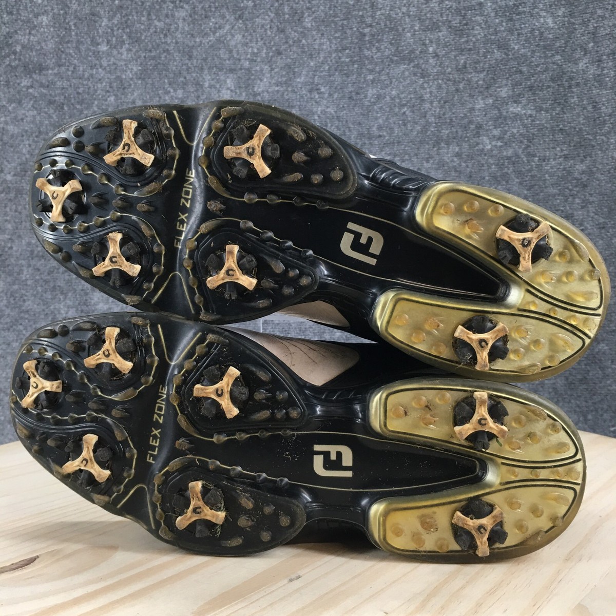 FootJoy Sport White and Black Leather Spike Golf Shoe Style 53156 Men Sz 10.5 M FootJoy Sport Shoes Mens 10.5 M Spike Golf Sneakers Spike  main image 3