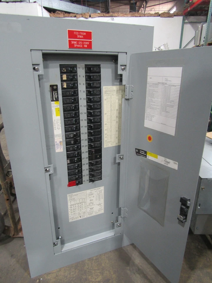 💥GE GENERAL ELECTRIC 125 AMP MAX MAIN LUG PANELBOARD 208Y/120 VAC 3Ø 36 CIRCUIT - Image 2 of 4