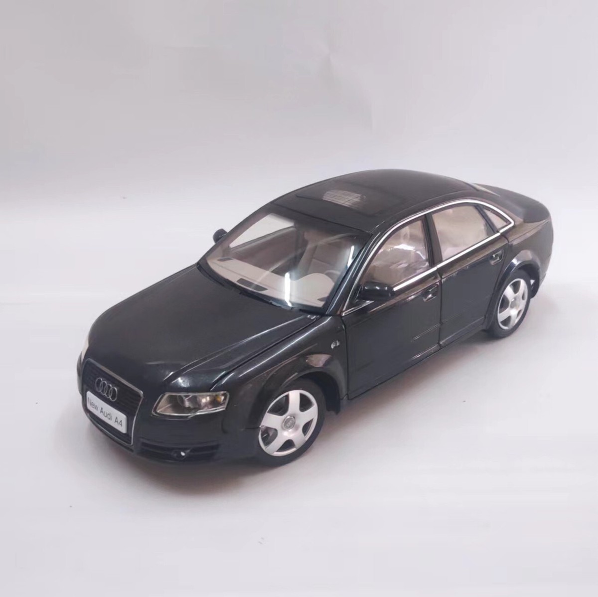 1/18 AUDI A4 car 2008 china audi Dealer diecast model NO