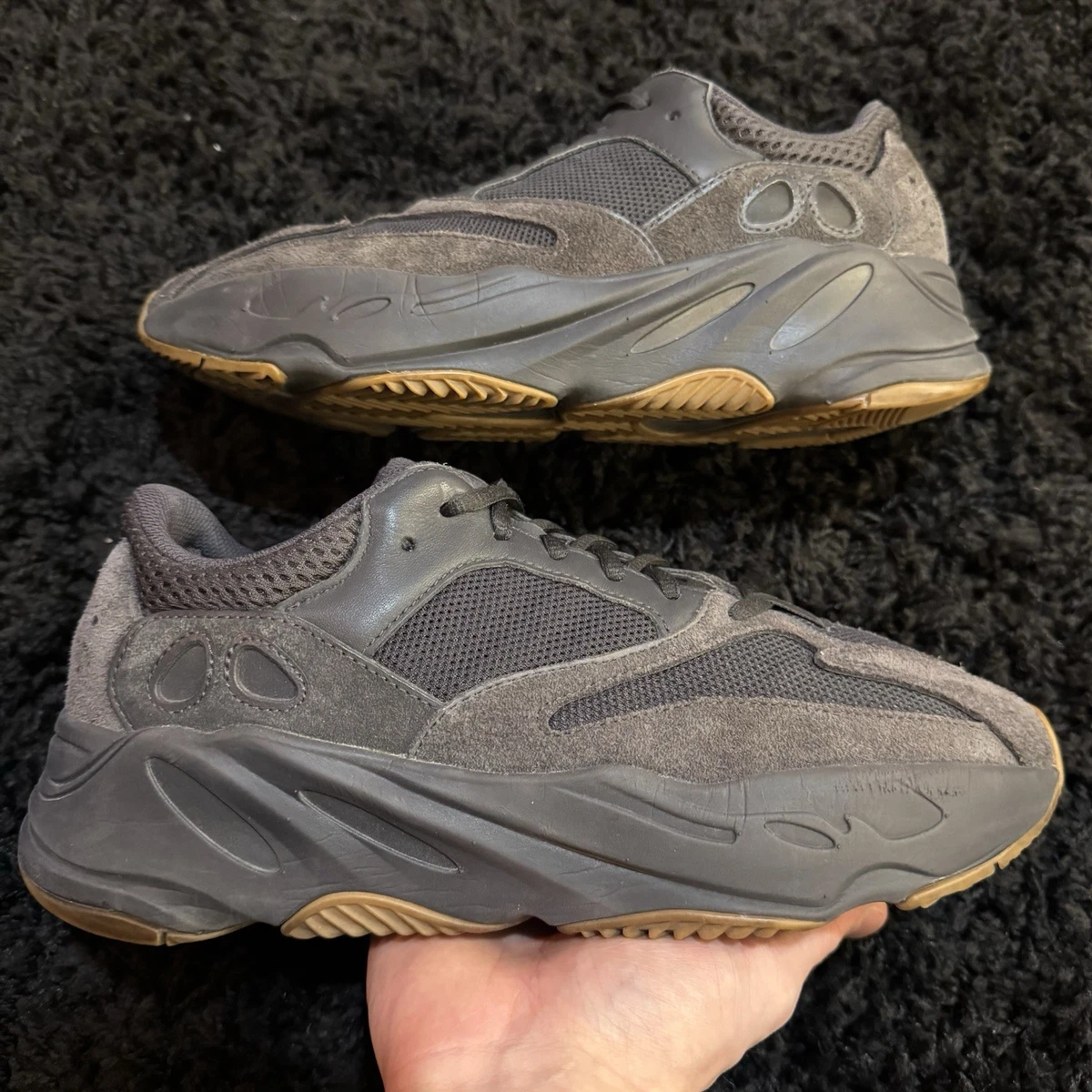 Preços baixos em Yeezy 700 Black | eBay