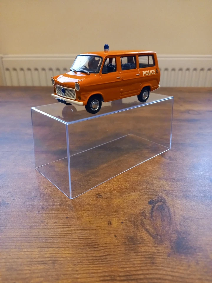 Autobús Ford Transit MINICHAMPS PAULS ART POLICE **NO EN CAJA ORIGINAL** Foto 2 de 4