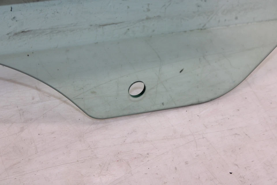 Vidro para janela de porta direita Dodge Challenger 2008-2023 fabricante de equipamento original MX3 - Imagem 4 de 4