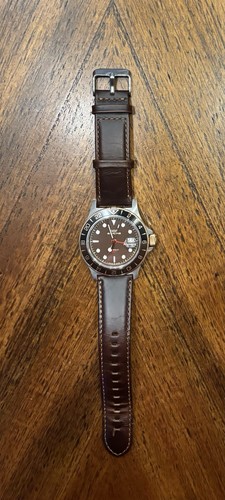 Glycine Combat Sub GMT GL1056 Men’s Quarts Watch Bronze Gold Brown Leather Band - Picture 2 of 5