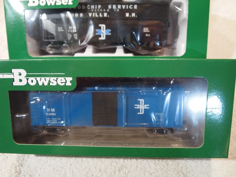 BOWSER H.O. B& M 6-CAR LOT #3 = 4-WOODCHIP, 1-40ft BOX CAR, 1-CABOOSE - Image 2 of 4