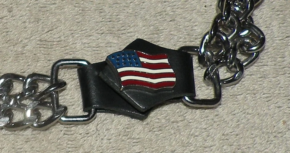 Harley Davidson Tono Plata y Cuero Cadena Bandera Garra de Águila y Motor V-Twin Foto 2 de 4