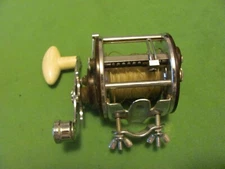 Vintage PENN PEER No 209 Level Wind Casting Reel with Reel Clamps. USA