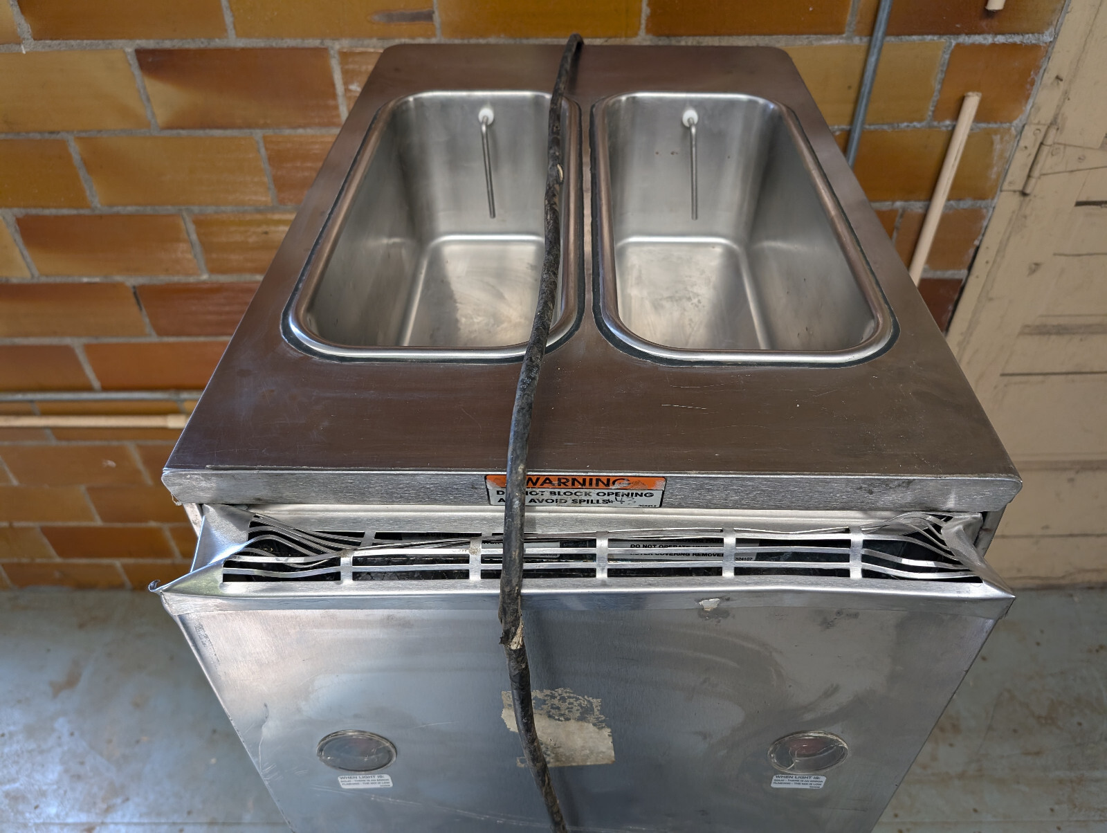 Stoelting F231-38I2P-AD1 Gravity Fed 2 Hopper/Twist Soft Serve/Yogurt Freezer