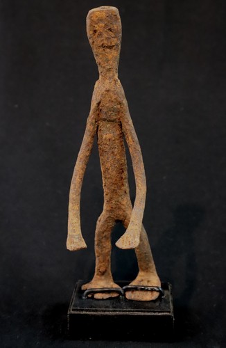 Art Africain - Ancienne Figurine en Fer Lobi sur Socle Pièce d'Autel - 19.5 Cms - Photo 2 sur 10