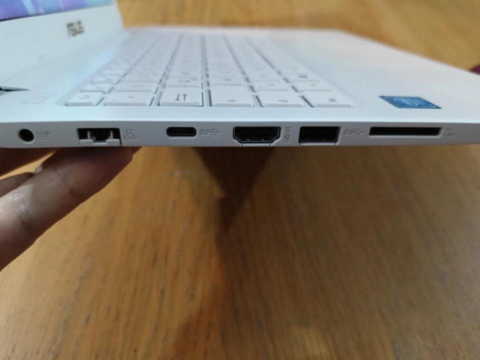 Pc portatile ASUS F402NA 2017 bianco LED 14 POLLICI - Immagine 4 di 4