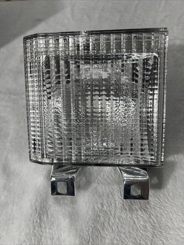 Eagle Eyes GM107-U000L Left Parking Light Assembly, GM BLAZER/JIMMY/SUB/CK TRK - 第 1/5 張圖片