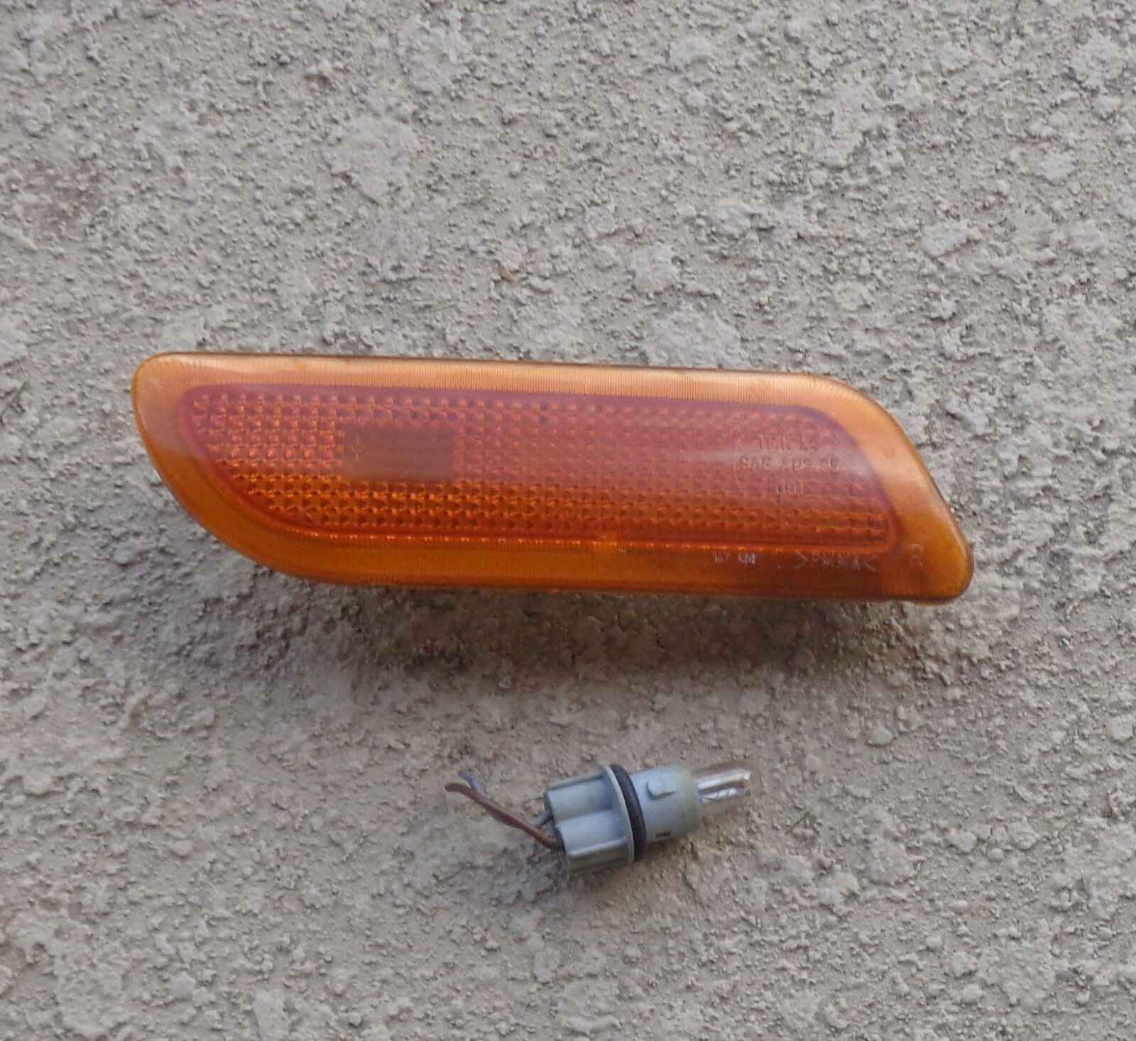 98 02 MERCEDES W208 CLK320 CLK430 OEM RIGHT FRONT BUMPER MARKER LIGHT