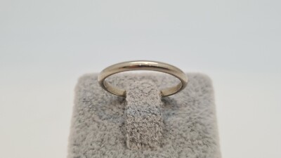 Ehering aus 18 Karat Weißgold Größe 55 Gewicht: 1,96 g 