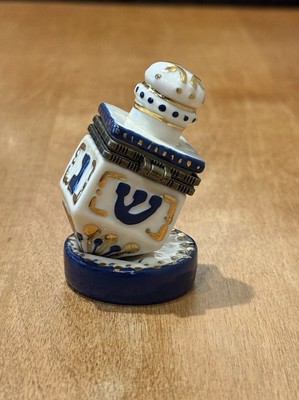Dreidel Trinket Box on Stand w/ Token Hanukkah Coins, Porcelain Judaica 2.5  EUC