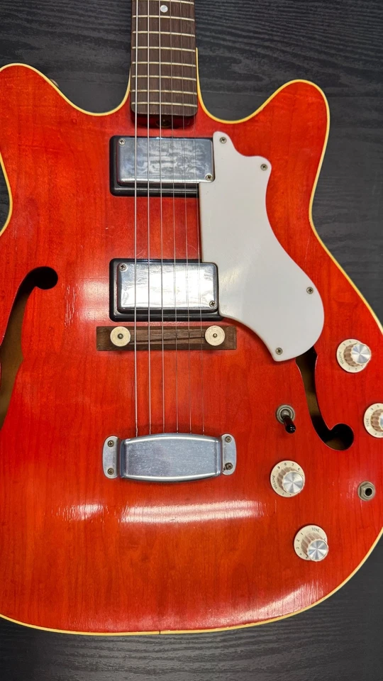 Vintage 1960’s Supro Clermont Electric Guitar excellent condition. - Image 3 of 4