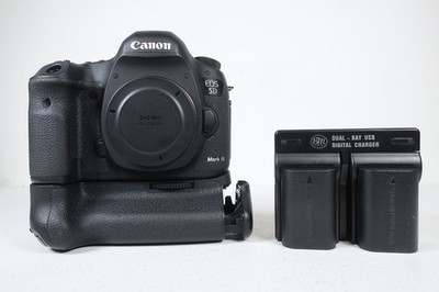 📷 Canon EOS 5D Mark III DSLR Camera Body + Grip – Full Frame
