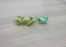 Dame Boucleline Lady Lovely Locks pixietail barrette oiseau vert curlycrown