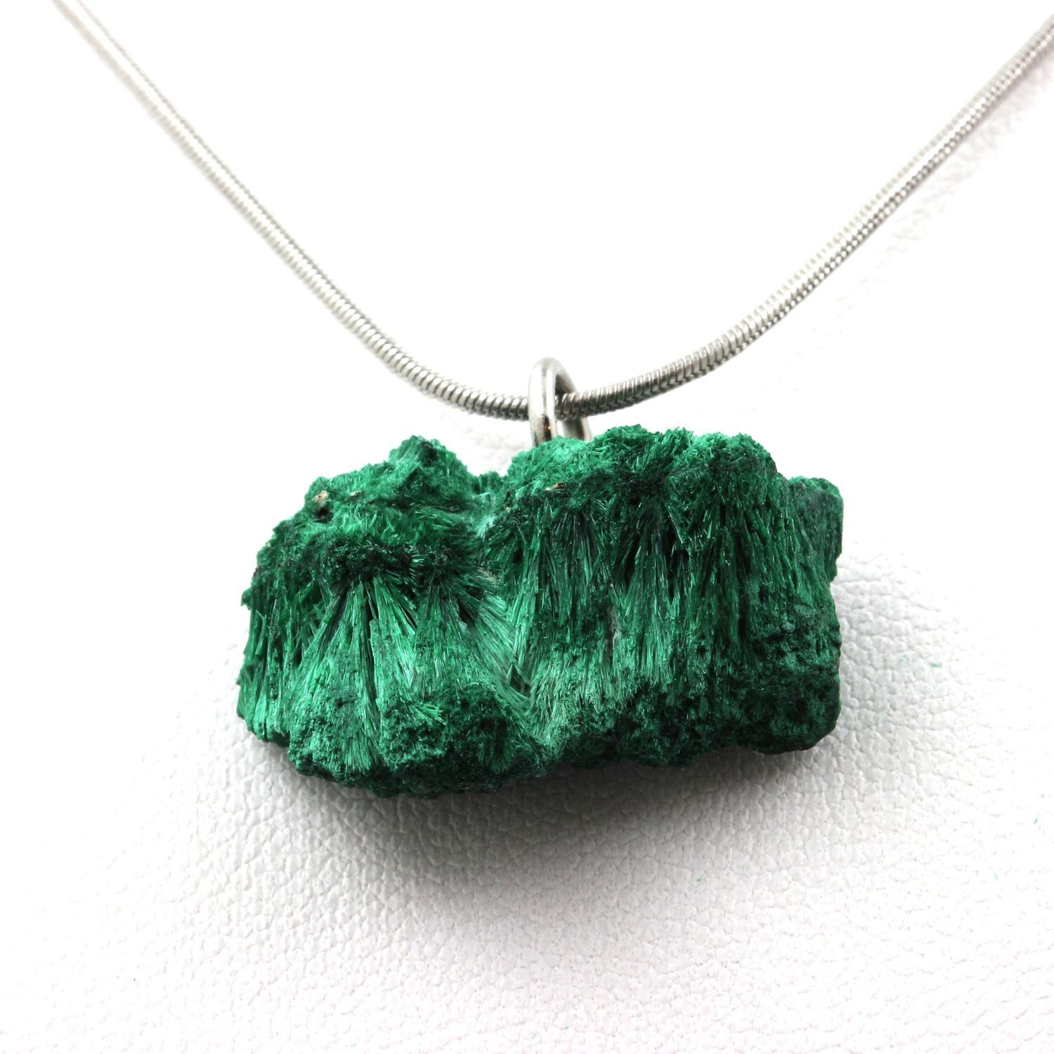 Collier malachite brut de 21.73 ct | Pendentif minéraux et pierres précieuses authentiques