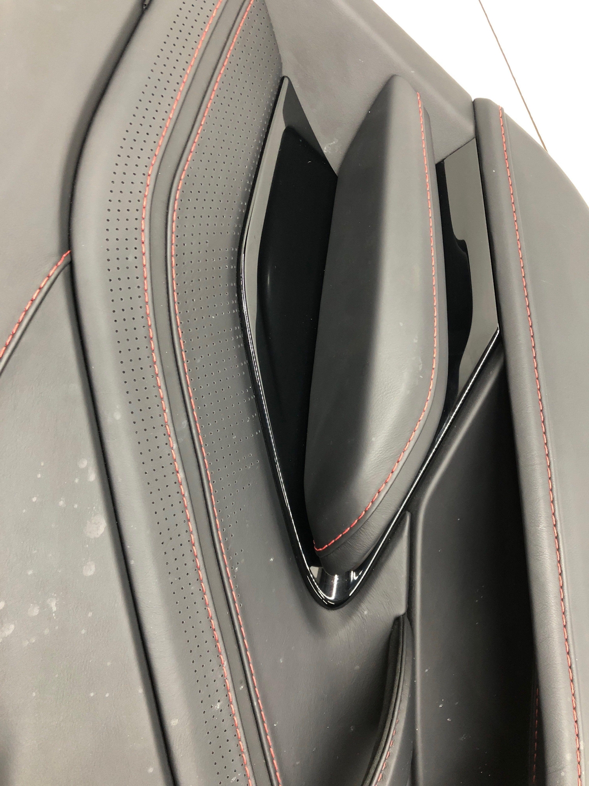 2020-2023 ASTON MARTIN VANTAGE ROADSTER RIGHT DOOR PANEL TRIM BLACK W/ RED OEM