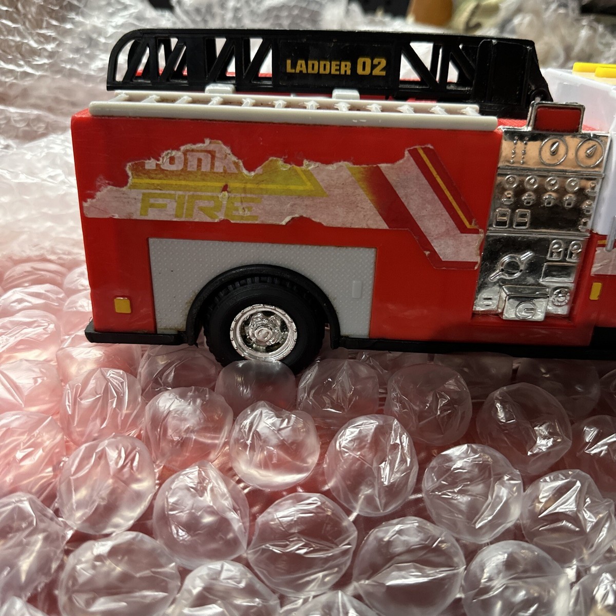 Tonka Toy Fire truck (713rk) 02 lights and sound Hasbro with Tonka Toy Fire truck (713rk) 02 lights and sound Hasbro with