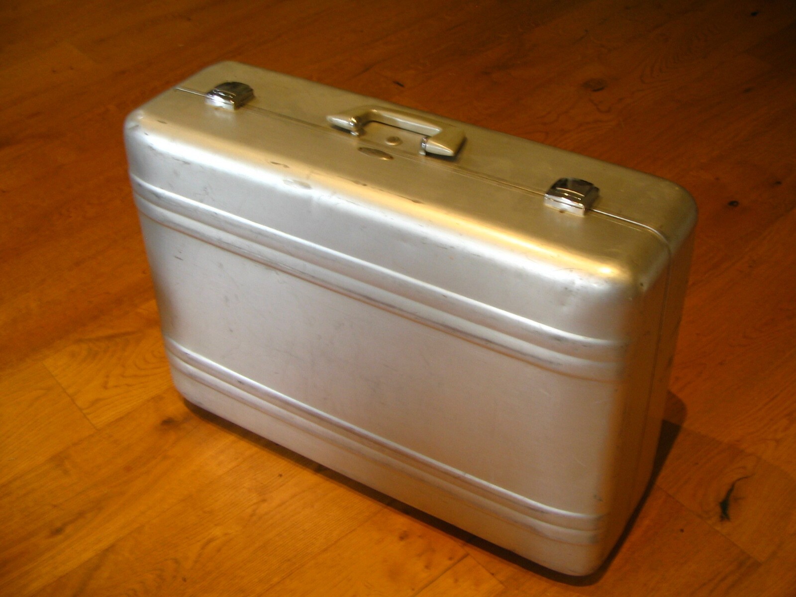 Large Vtg Halliburton Aluminum Case Suitcase P4884 26" x 8"x 18 1/2