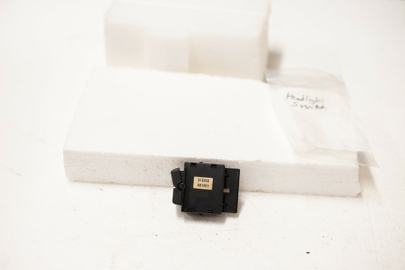 19861991 Jeep Grand Wagoneer Headlight Switch eBay