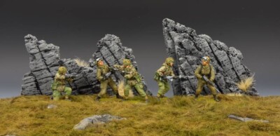 King and (&) Country TF019 Kneeling Para w/Sterling S.M.G. (1fig
