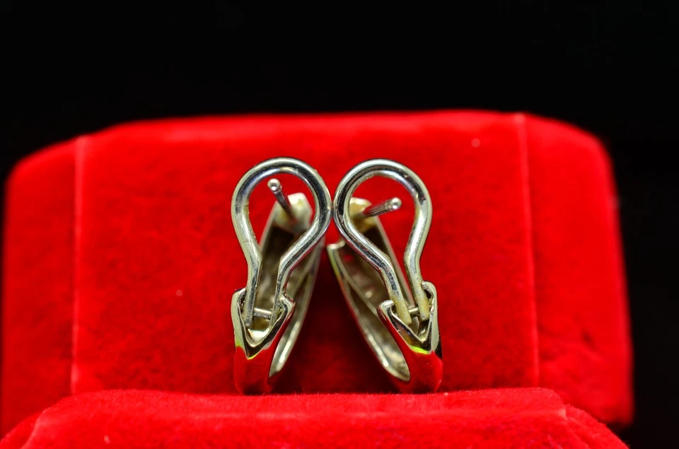 14K White Gold U shaped diamond omegaback earrings 0.24 tcw - Image 4 of 4