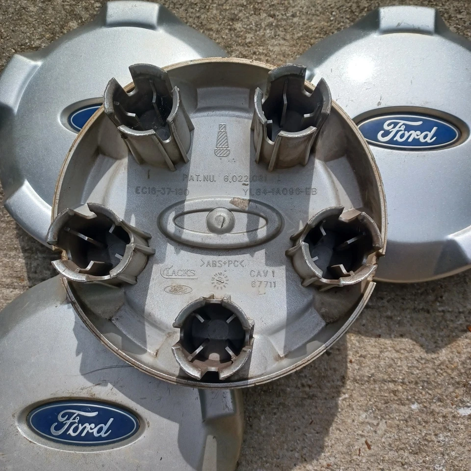 Ford Escape center cap set of 4, 2001-2006 part number YL84 1A096 EB - Image 3 of 3