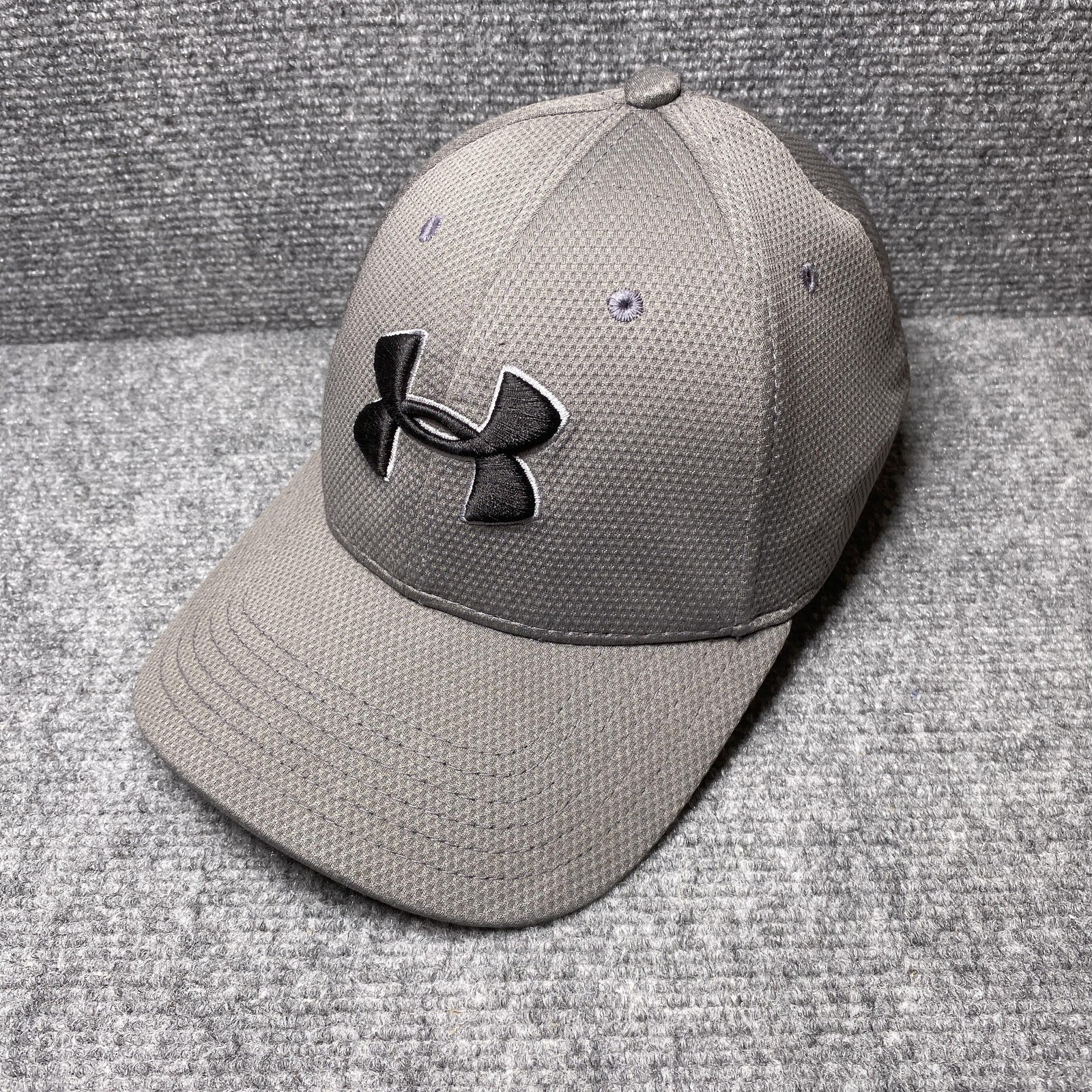 Under Armour Hat Cap Fitted Mens Medium Large Gray Mesh Performance Embroidered