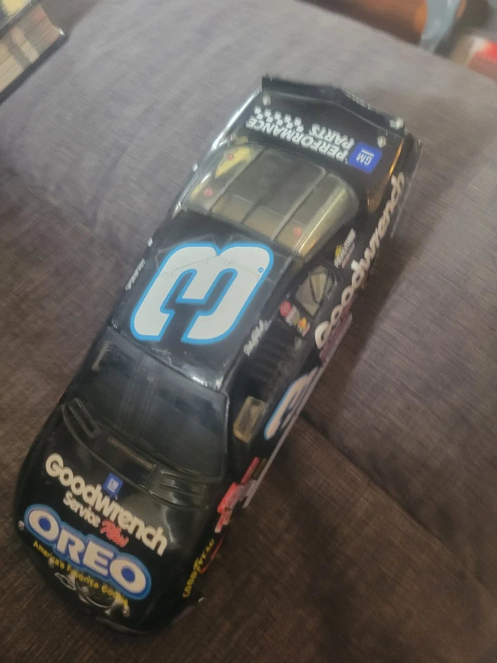 Action EARNHARDT #3 Oreo GM Goodwrench Black 2001 Monte Carlo Diecast Car 1:24 - Image 2 of 2