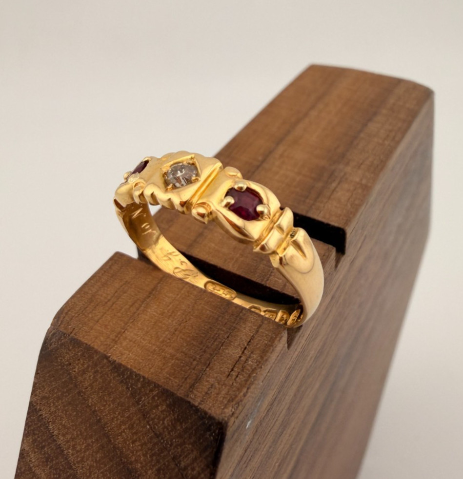 18k Diamond + Ruby Ring Size 7.25 - image 2