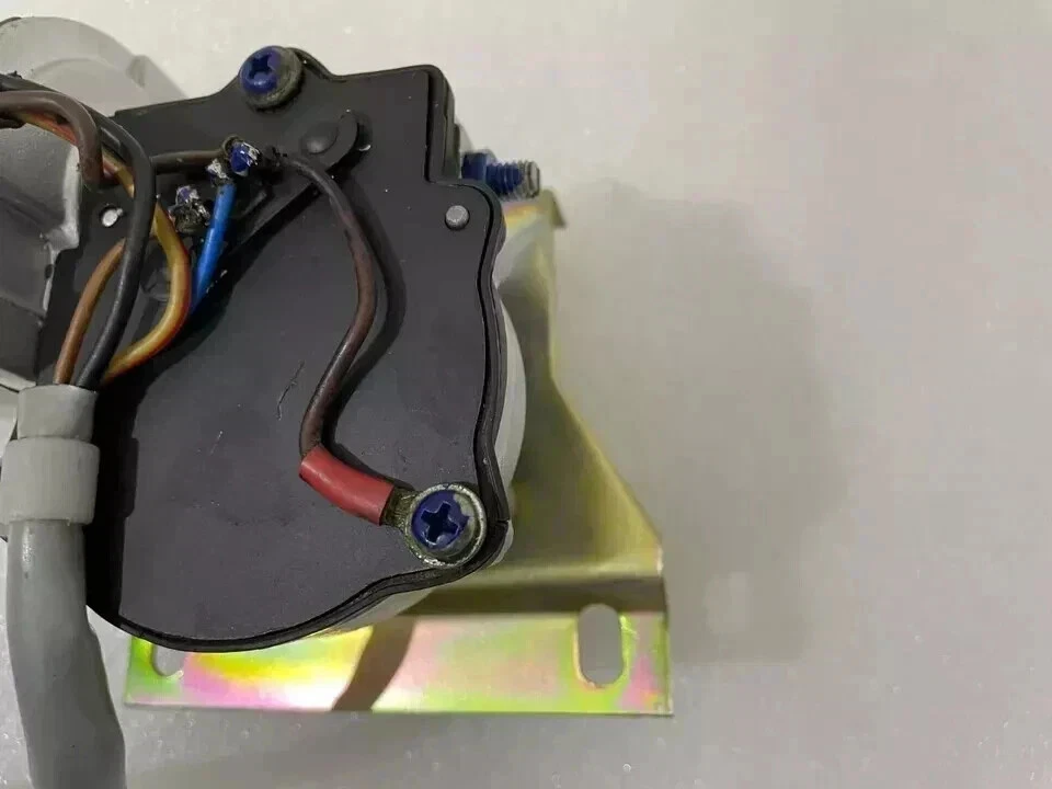 Motor limpiaparabrisas y brazo de enlace giratorio accionamiento derecho apto para Suzuki Samurai sj413 Foto 4 de 4