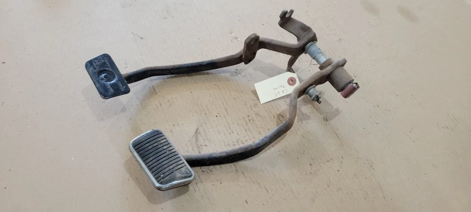 Conjunto de pedal de freno de embrague Ford Torino Fairlane Mercury Cyclone 1968-69 FOMOCO Foto 4 de 4