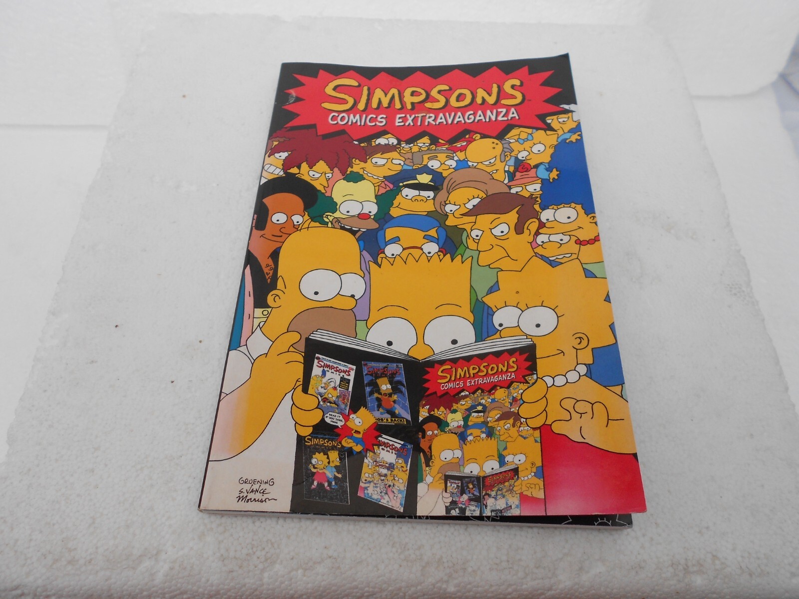 Simpson's comics extravaganza in good condition