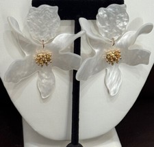 White Light flower earrings , Light weight for summer , Beautiful and elegant