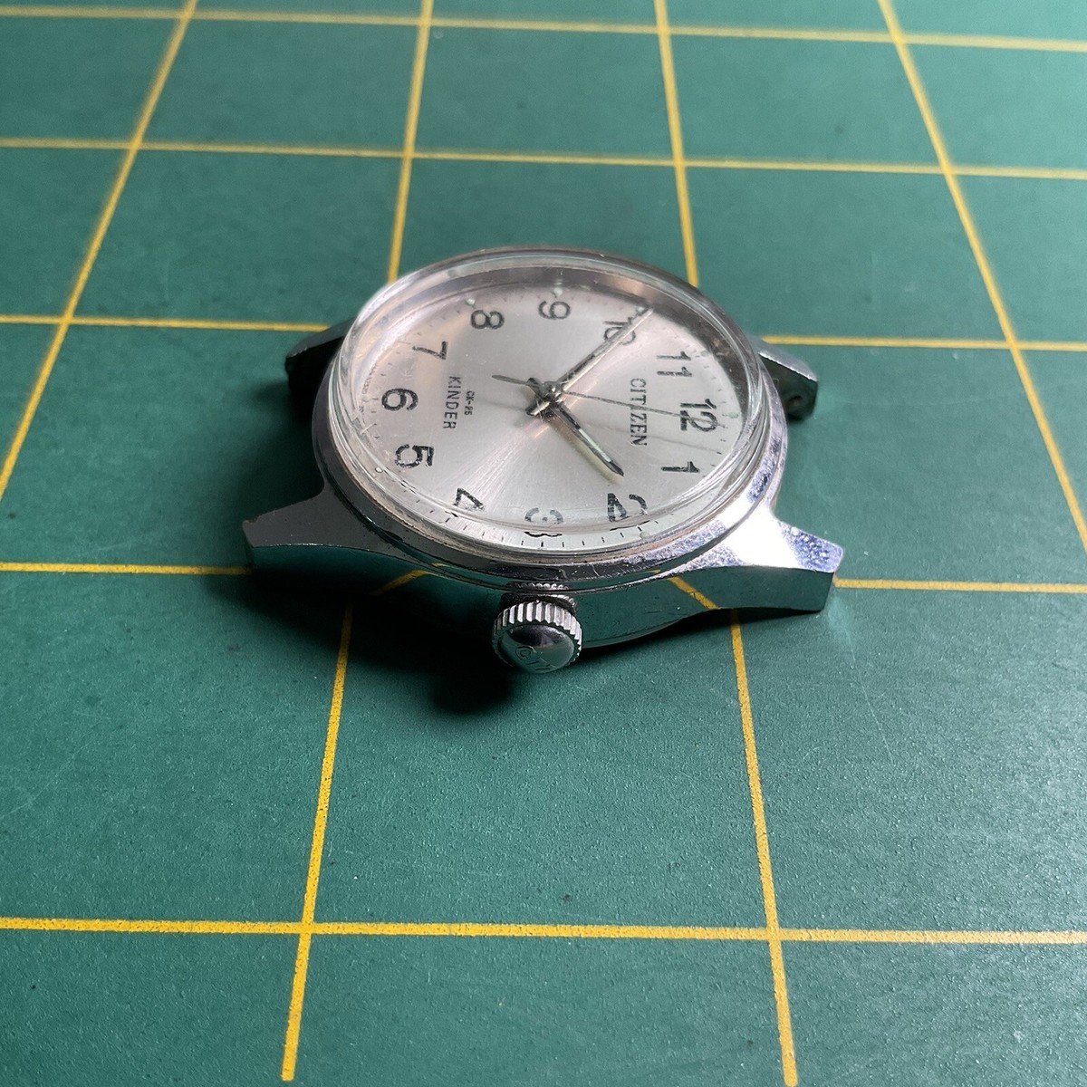 Vintage CITIZEN KINDER 2520 C.C.P MEDIUM ACCURACY MENS WATCH Japan 