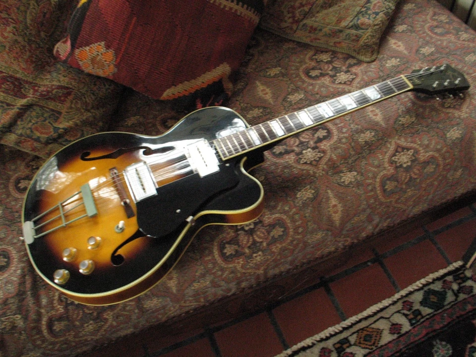 Beautiful ca. 1961 Kay Swingmaster Thinline Archtop Electric Guitar with Case - Image 3 of 4