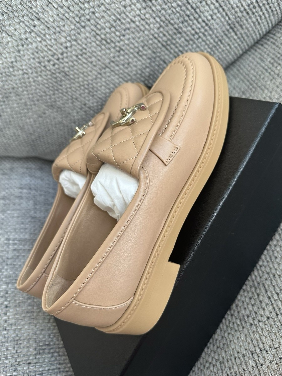 size 38EU NIB CHANEL 26C Beige Quilted Flap Turnlock Gold CC