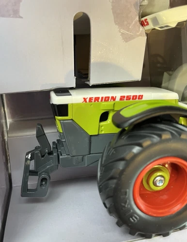 TRACTOR CLAAS XERION 2500 DIECAST 1:32 - Imagen 4 de 8