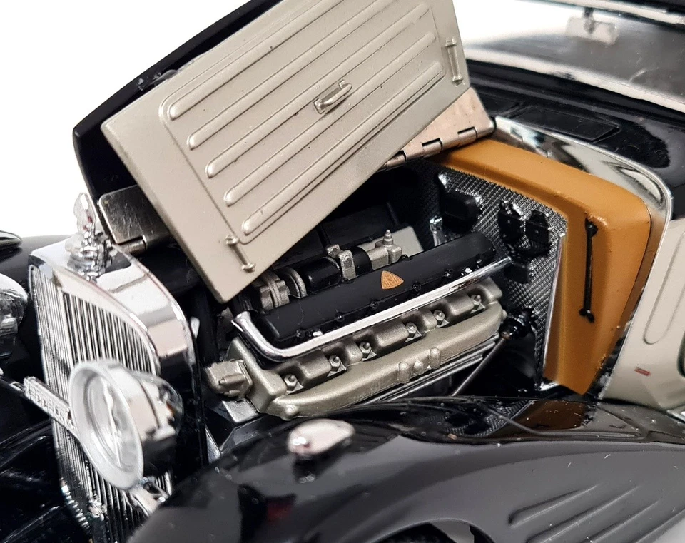 Franklin Mint 1/24 Maybach Zeppelin 1939 Black / Silver Diecast Scale Model Car - Image 4 of 4