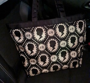 black zip up handbag