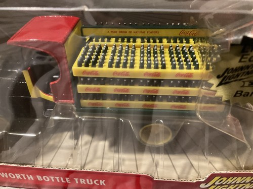 Johnny Lightning Coca-Cola 1925 Kenworth Bottle Truck 1:24 NIB - Picture 4 of 19
