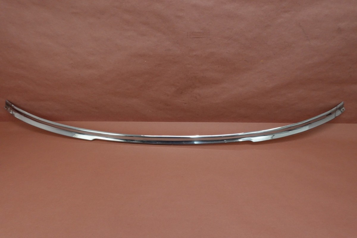 1981-1991 Jaguar XJS HE V12 Front Center Windshield Glass Molding
