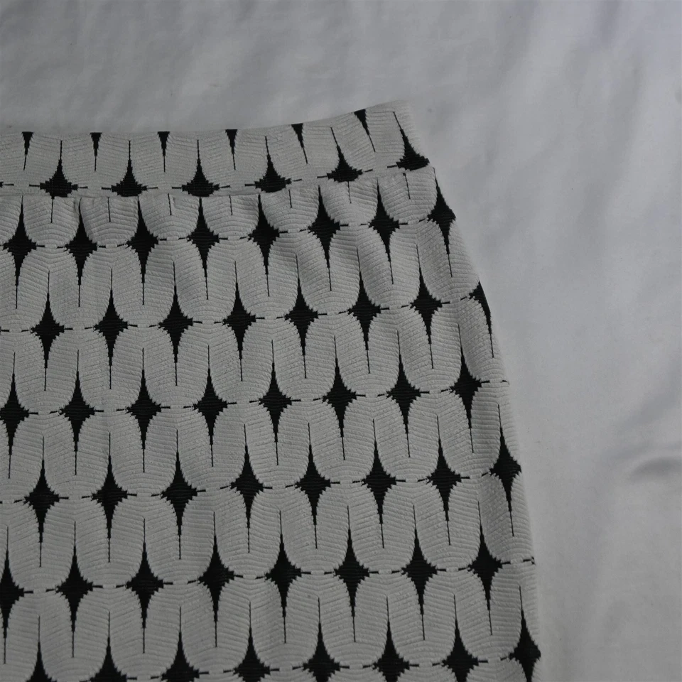 Renee C. Nordstrom Small USA Made Geometric Pull On Womens Straight Skirt - Image 4 of 4